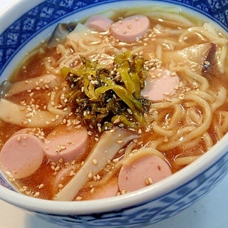 エリンギと魚肉ソーセージと高菜の煮込みラーメン♬